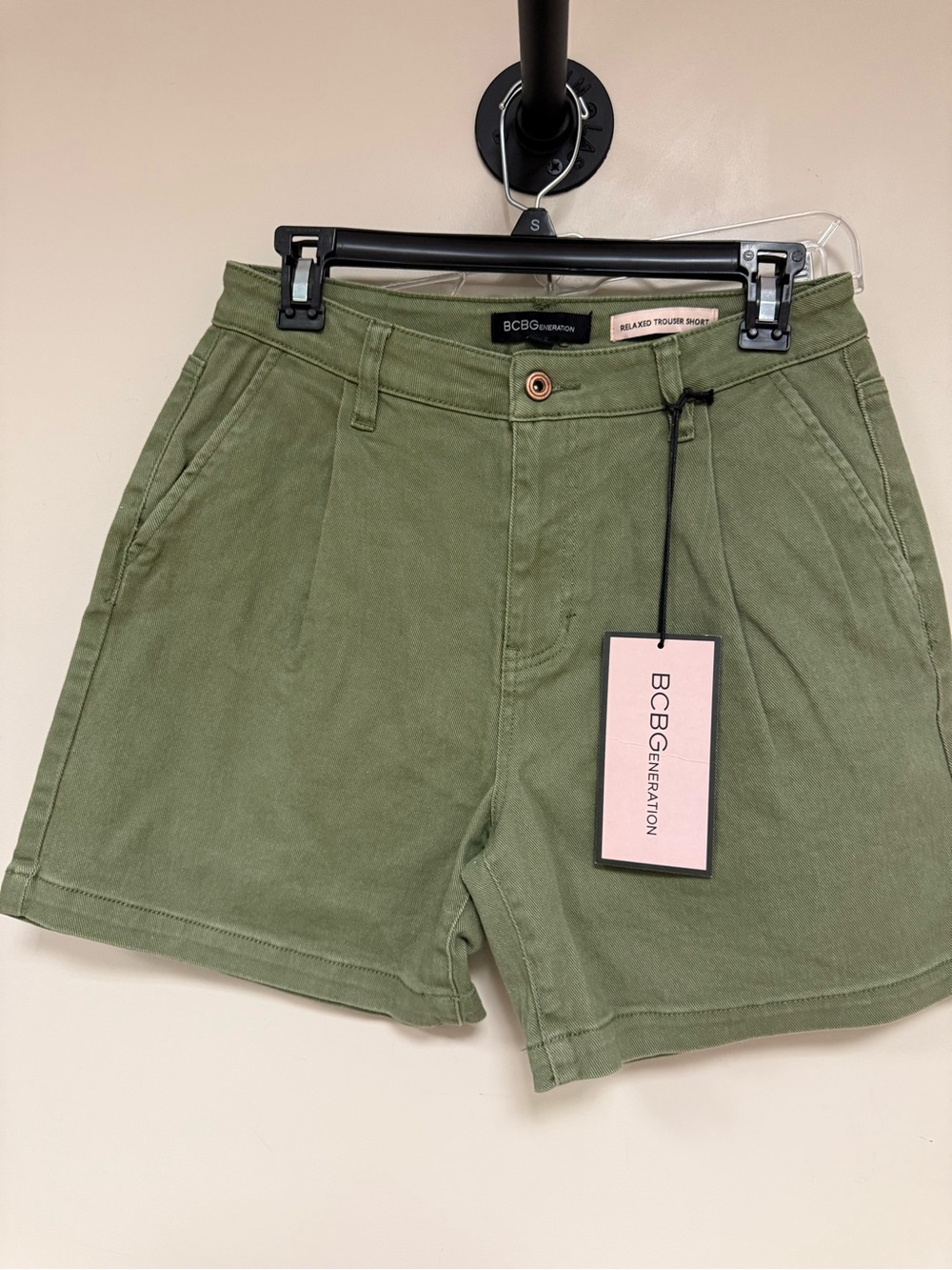 BCBGeneration Olive Green Relaxed Bermuda Shorts size 28 NEW TROUSER Size 7